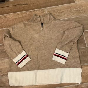 Tommy Hilfiger zipper sweater with logo on sleeve, generous cut!